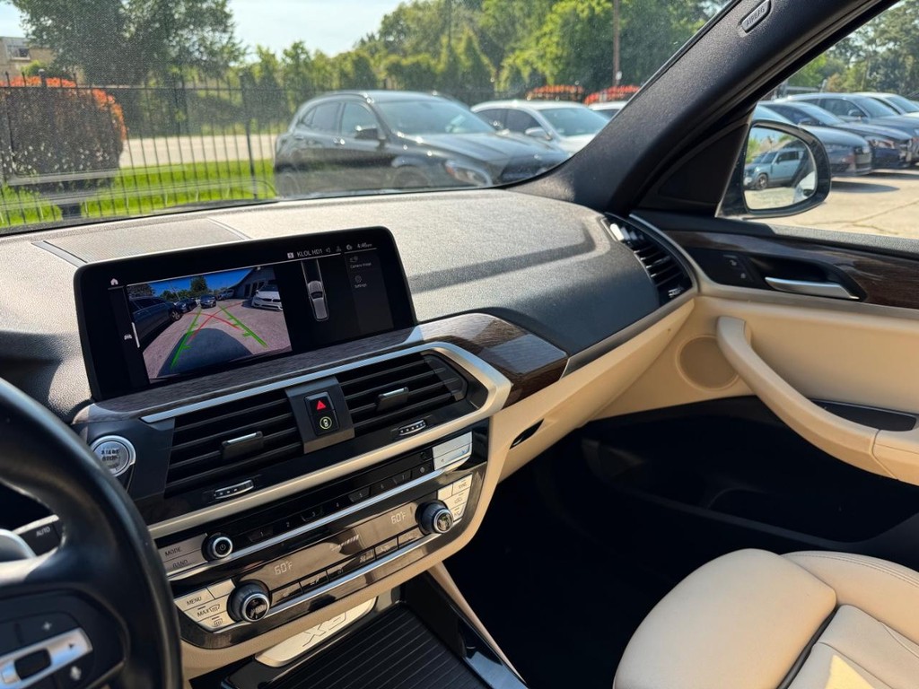 BMW X3 Vehicle Full-screen Gallery Image 23