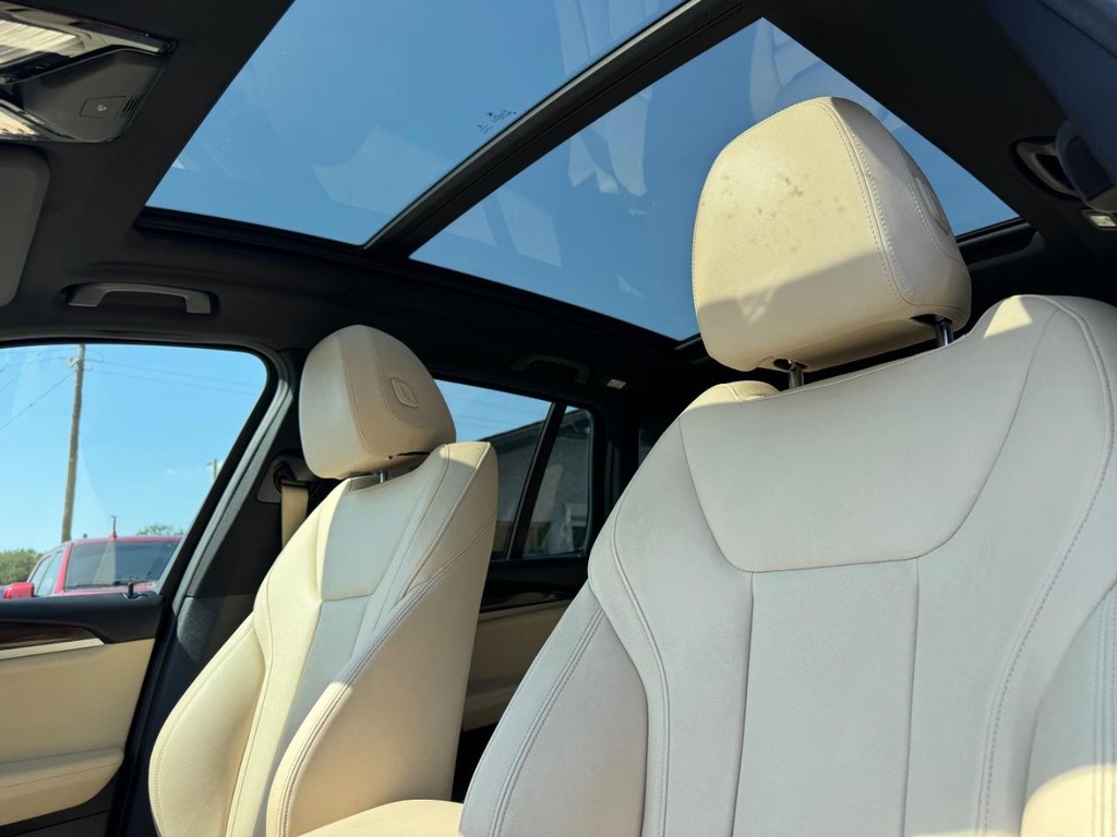 BMW X3 Vehicle Full-screen Gallery Image 24