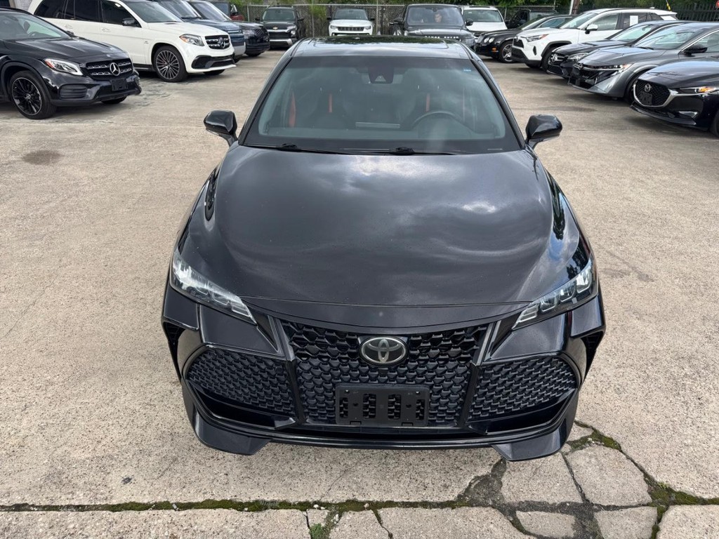 Toyota Avalon Vehicle Full-screen Gallery Image 02