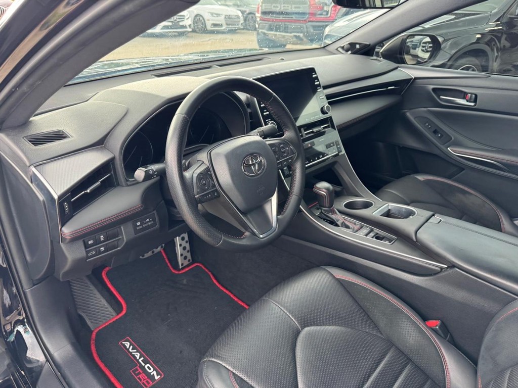 Toyota Avalon Vehicle Full-screen Gallery Image 10