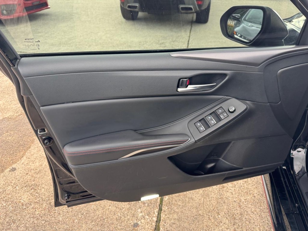 Toyota Avalon Vehicle Full-screen Gallery Image 12