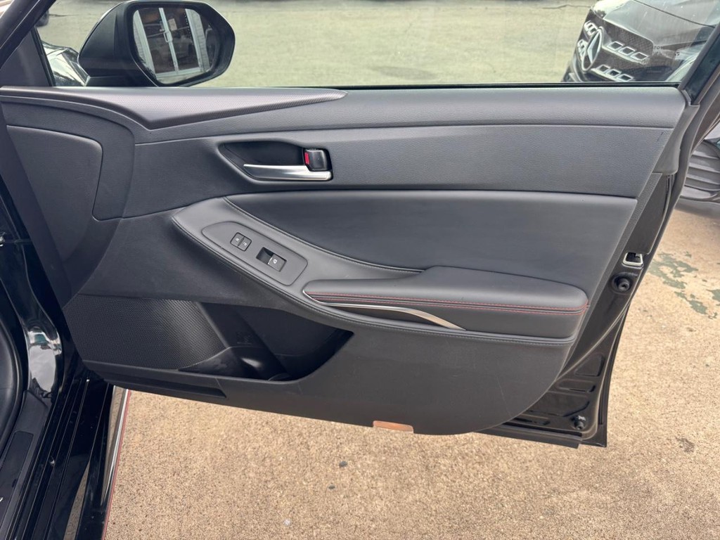 Toyota Avalon Vehicle Full-screen Gallery Image 15
