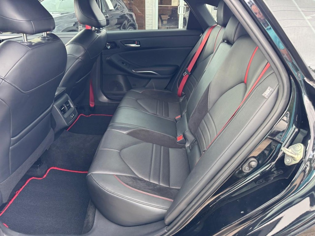 Toyota Avalon Vehicle Full-screen Gallery Image 18