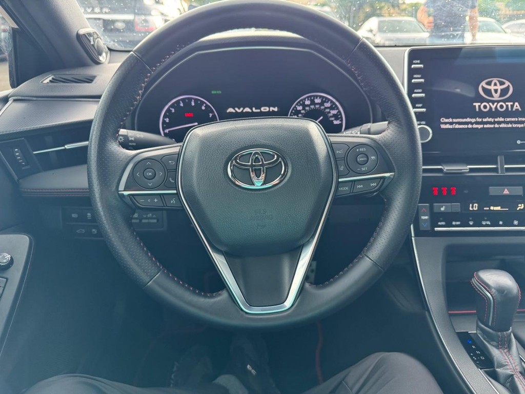Toyota Avalon Vehicle Full-screen Gallery Image 20