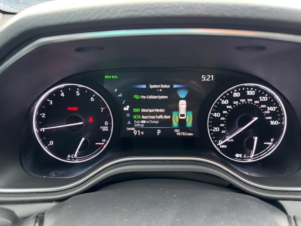 Toyota Avalon Vehicle Full-screen Gallery Image 21