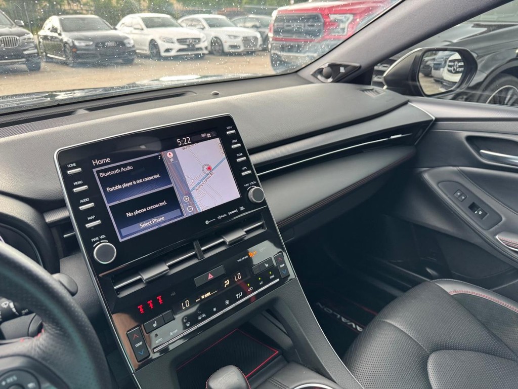 Toyota Avalon Vehicle Full-screen Gallery Image 24