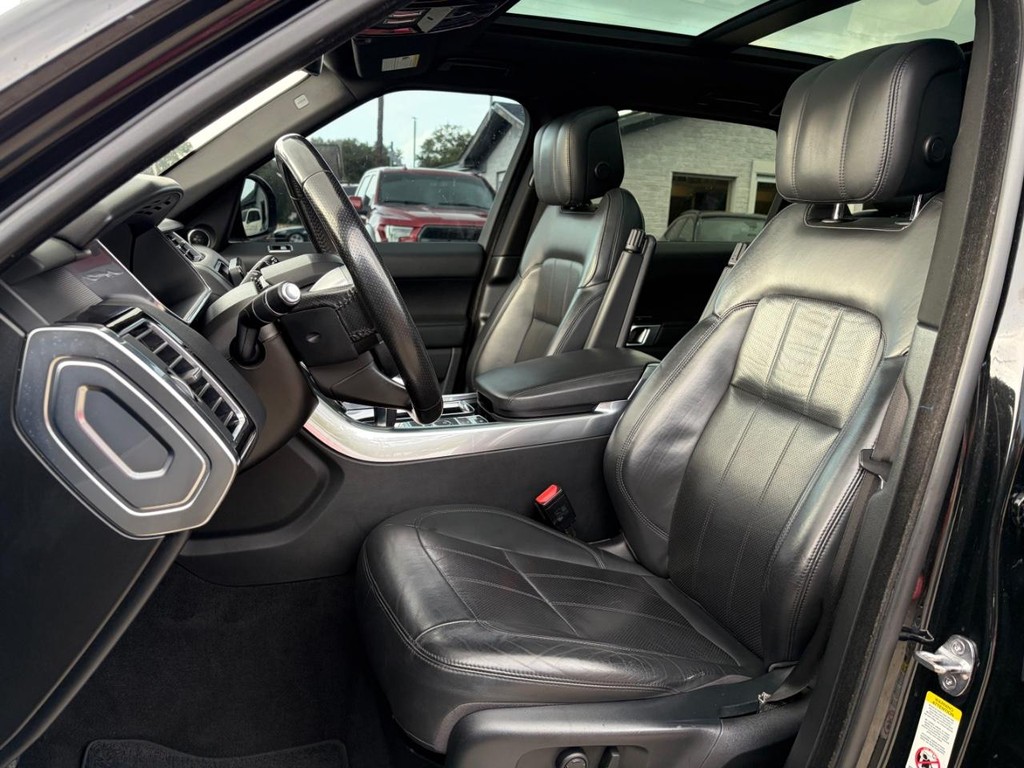 Land Rover Range Rover Sport Vehicle Full-screen Gallery Image 11