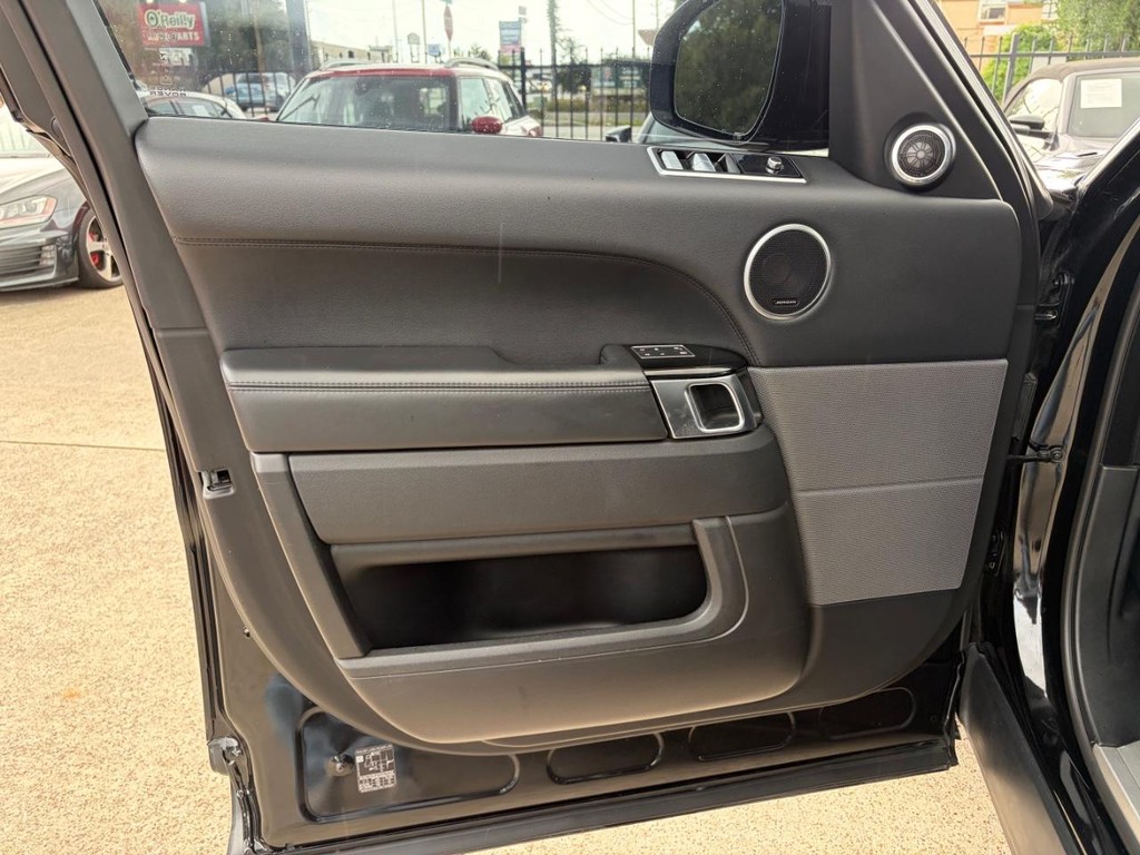 Land Rover Range Rover Sport Vehicle Full-screen Gallery Image 12
