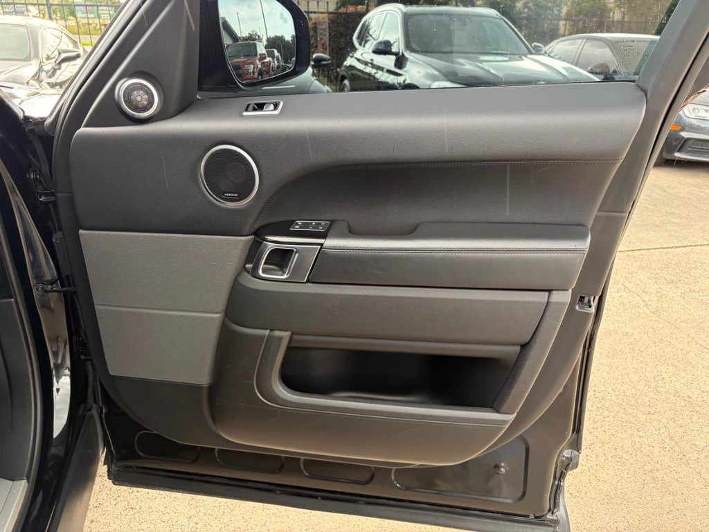Land Rover Range Rover Sport Vehicle Full-screen Gallery Image 15
