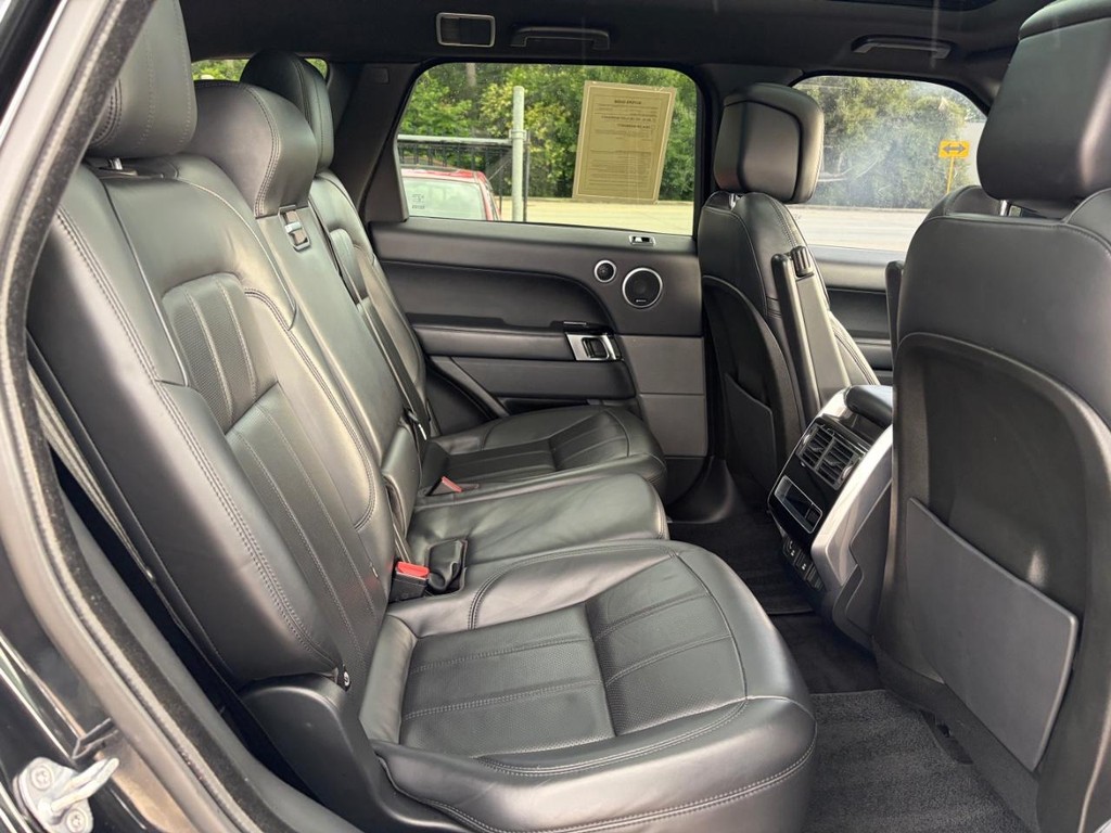 Land Rover Range Rover Sport Vehicle Full-screen Gallery Image 16
