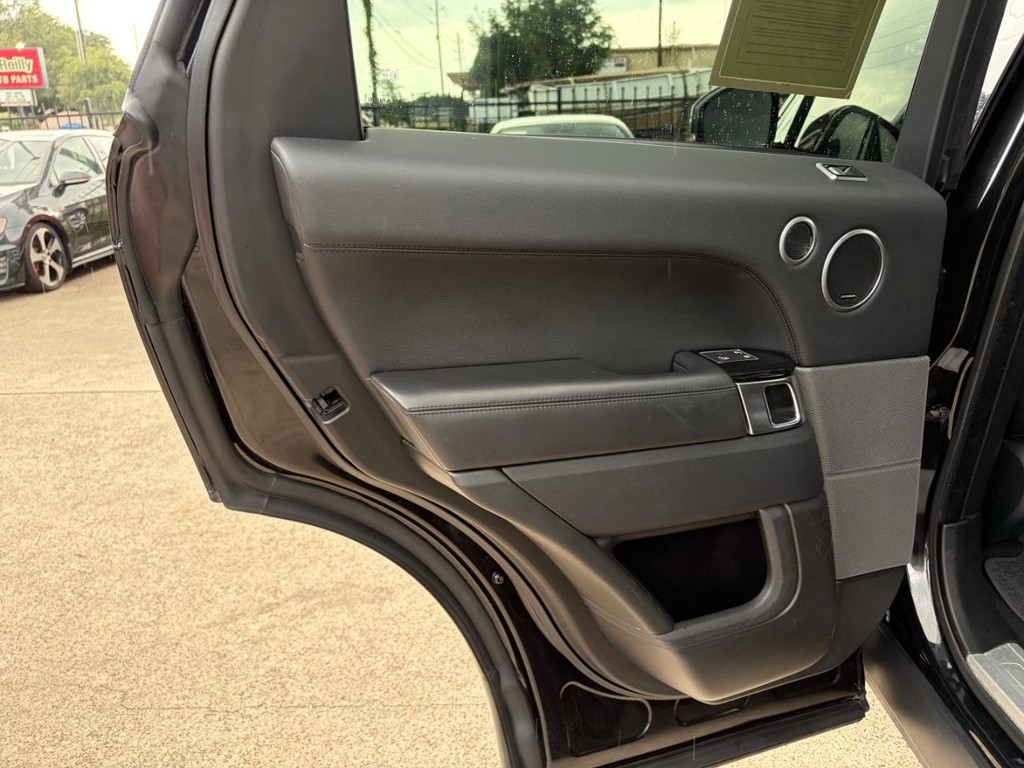 Land Rover Range Rover Sport Vehicle Full-screen Gallery Image 19