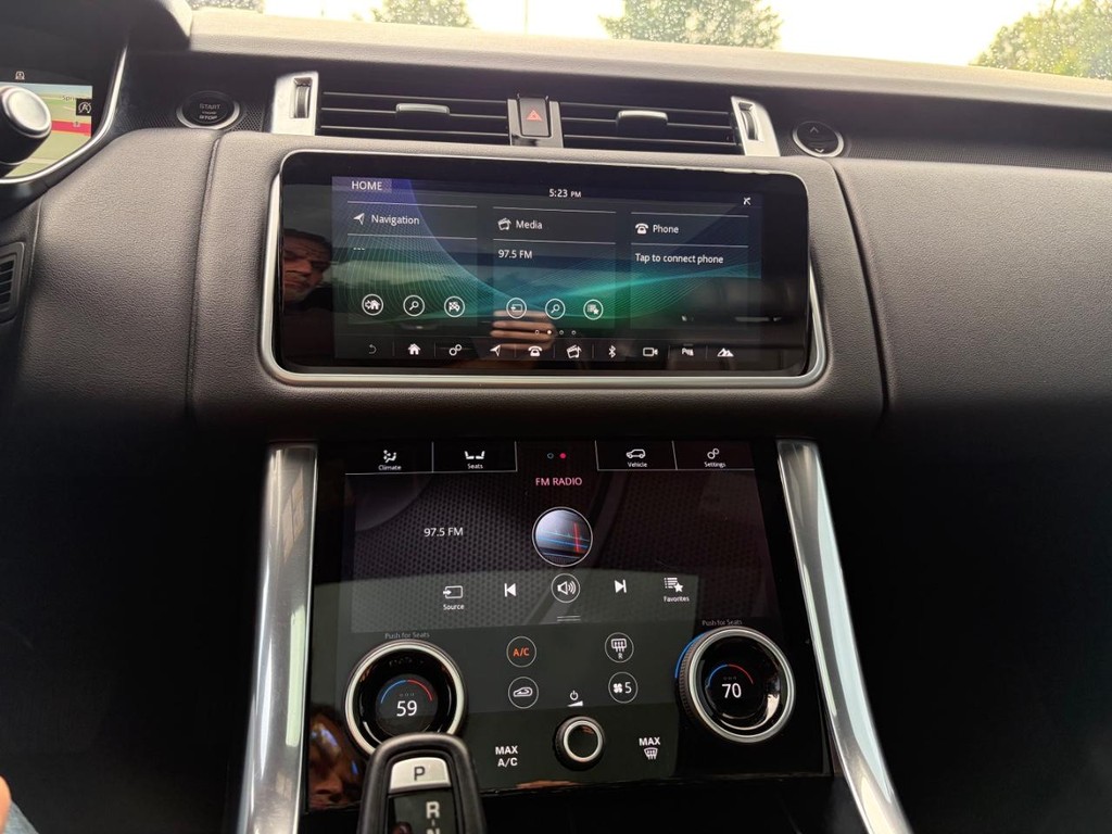 Land Rover Range Rover Sport Vehicle Full-screen Gallery Image 22