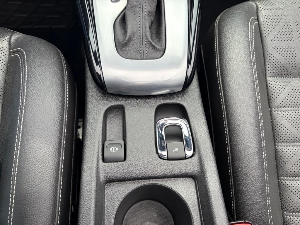 Buick Cascada Vehicle Full-screen Gallery Image 25