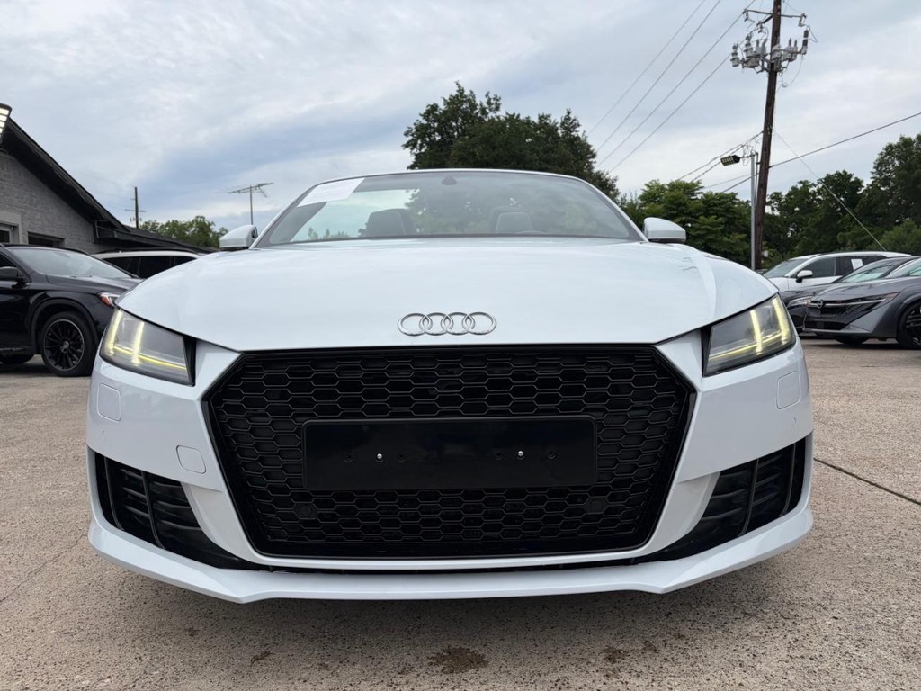 Audi TT Vehicle Full-screen Gallery Image 02