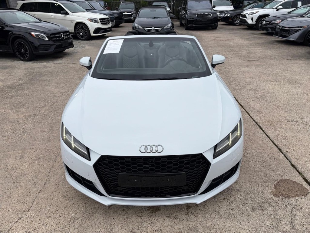 Audi TT Vehicle Full-screen Gallery Image 03