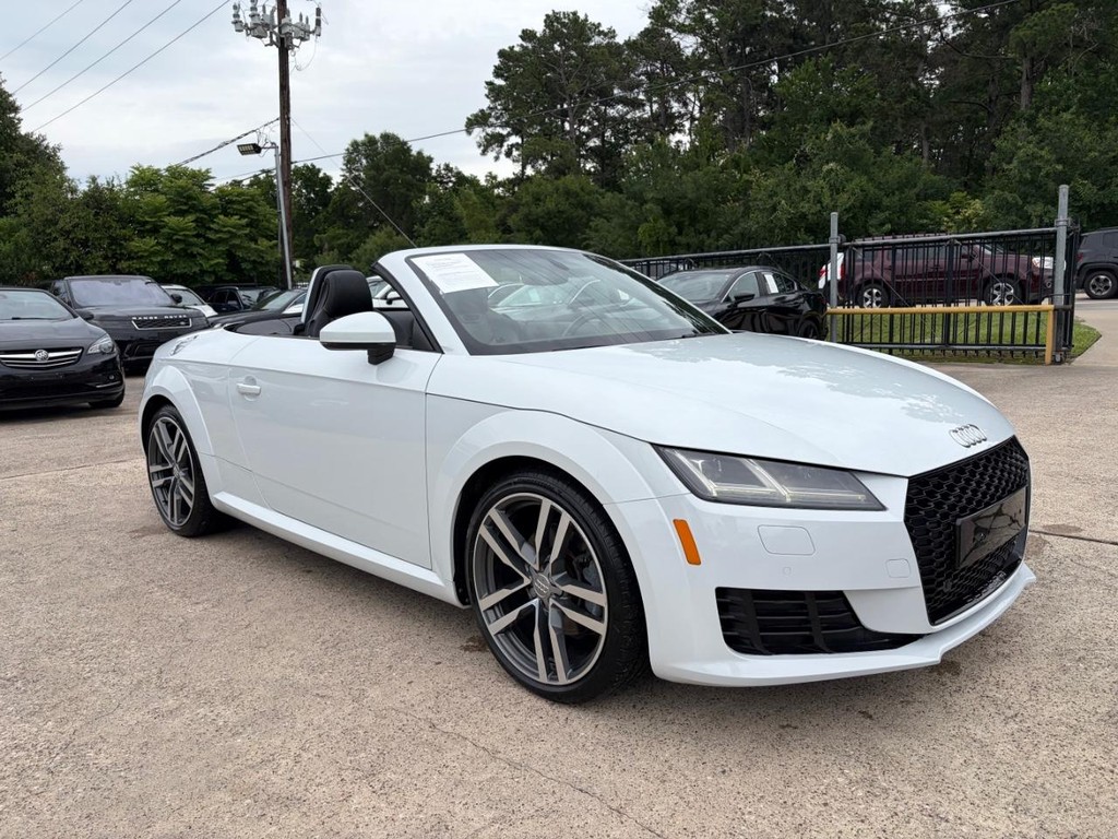 Audi TT Vehicle Full-screen Gallery Image 04