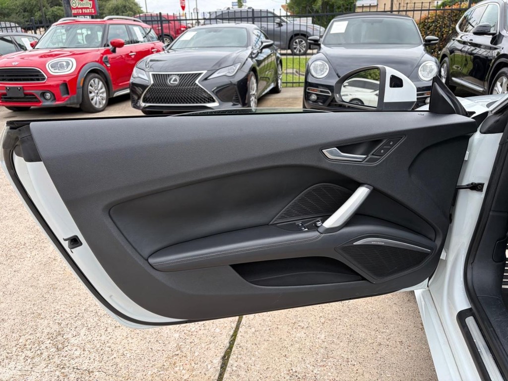 Audi TT Vehicle Full-screen Gallery Image 15