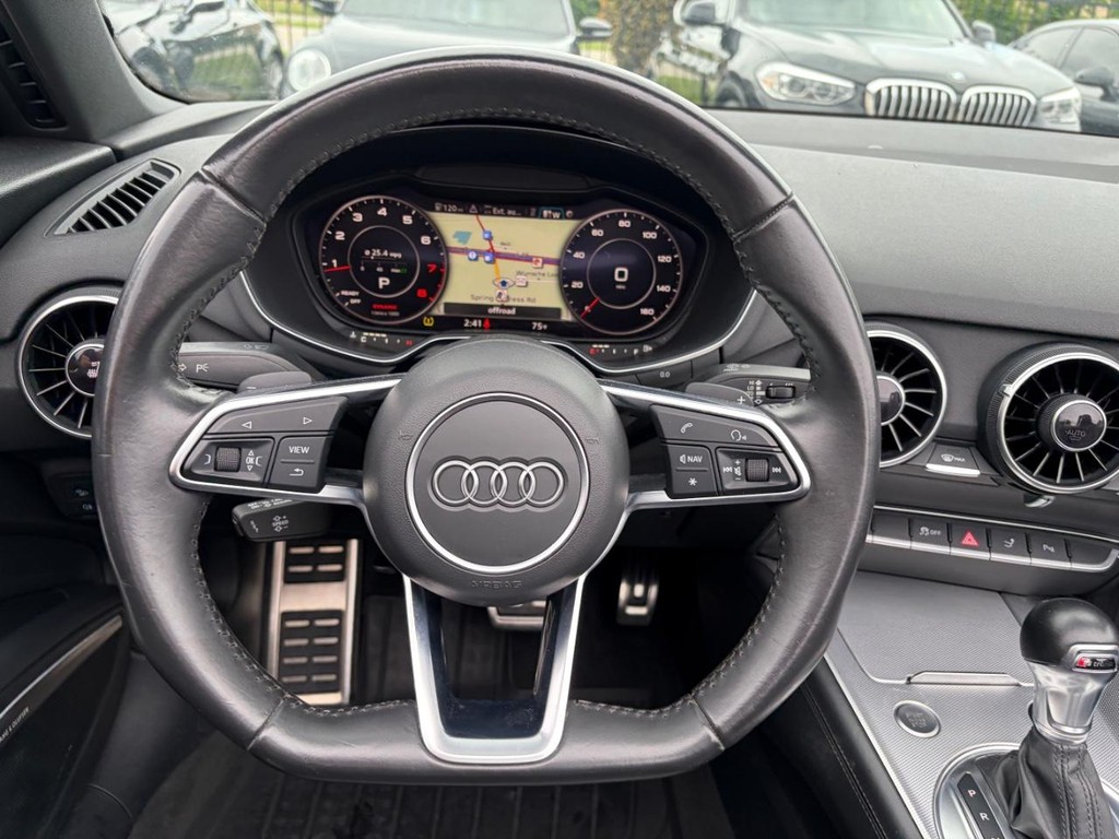 Audi TT Vehicle Full-screen Gallery Image 19
