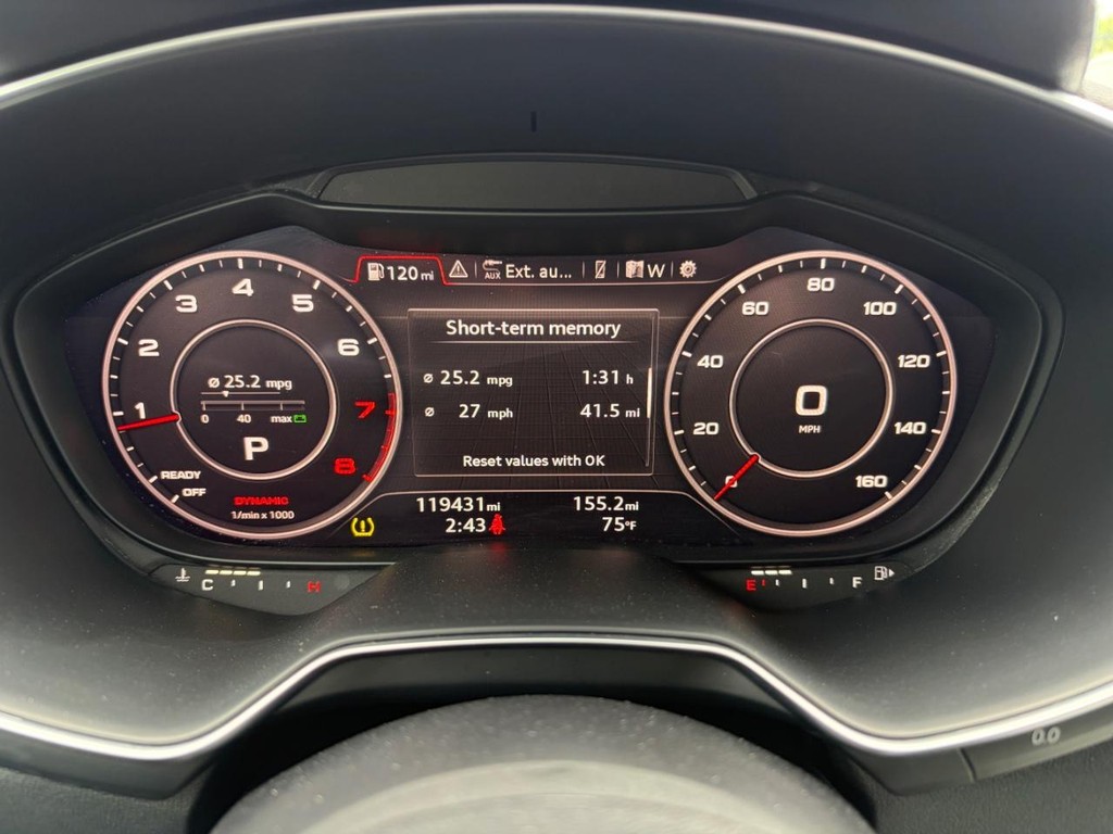 Audi TT Vehicle Full-screen Gallery Image 20