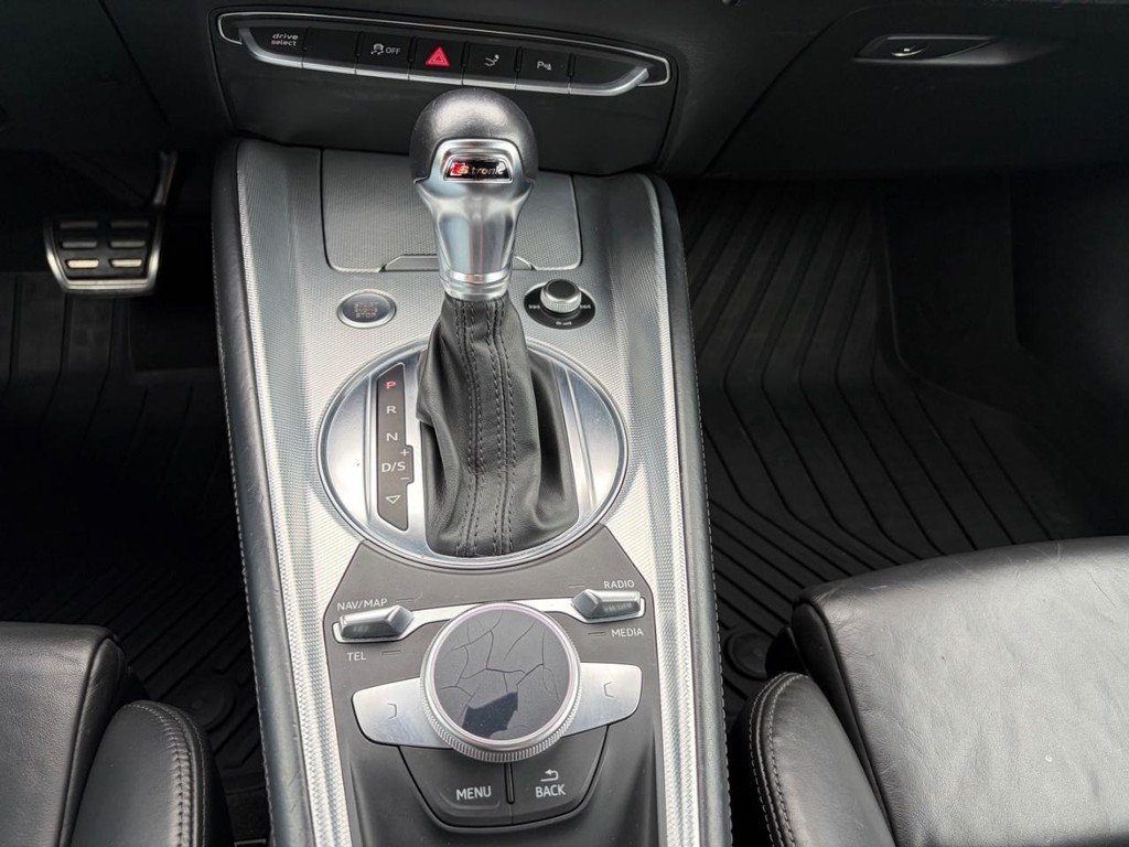 Audi TT Vehicle Full-screen Gallery Image 22