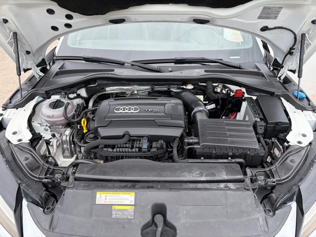 Audi TT Vehicle Full-screen Gallery Image 25