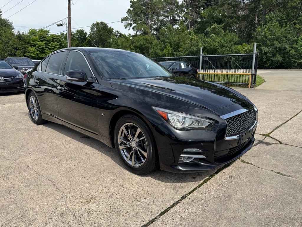 INFINITI Q50 Vehicle Full-screen Gallery Image 04