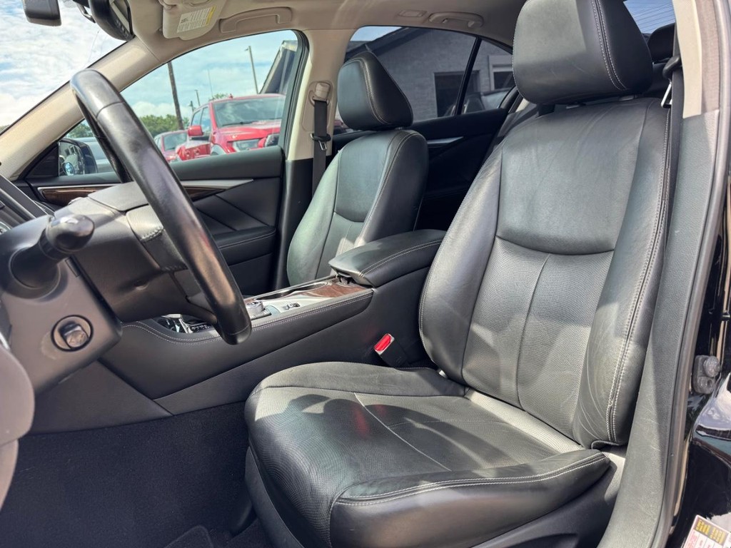 INFINITI Q50 Vehicle Full-screen Gallery Image 11