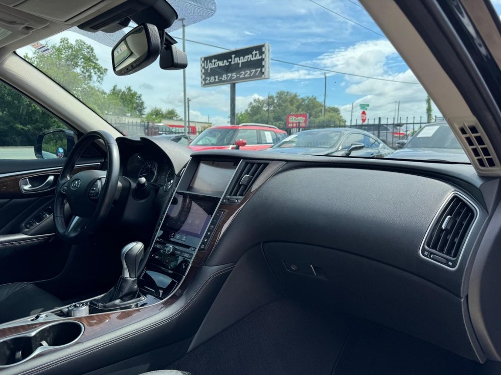 INFINITI Q50 Vehicle Full-screen Gallery Image 13