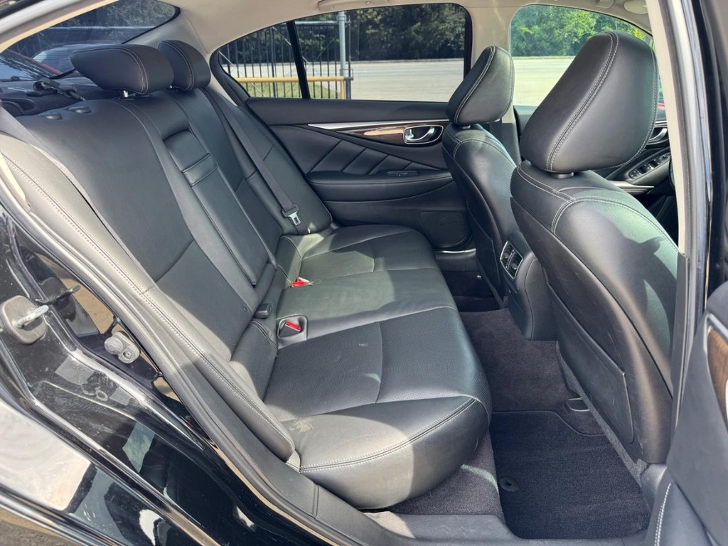 INFINITI Q50 Vehicle Full-screen Gallery Image 16