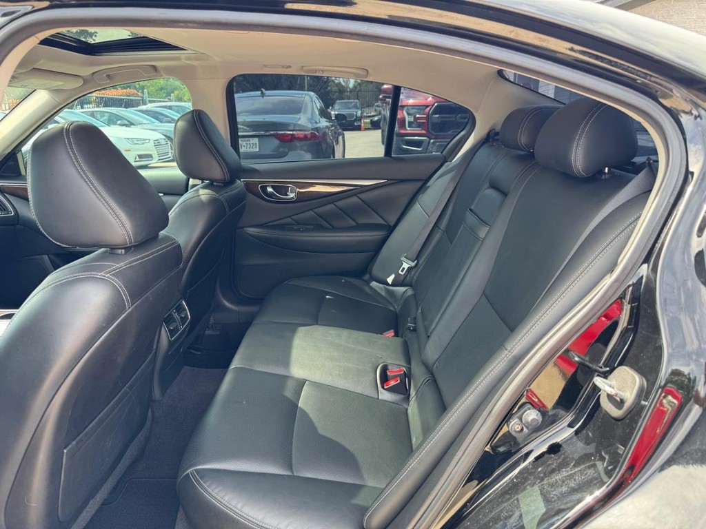 INFINITI Q50 Vehicle Full-screen Gallery Image 18