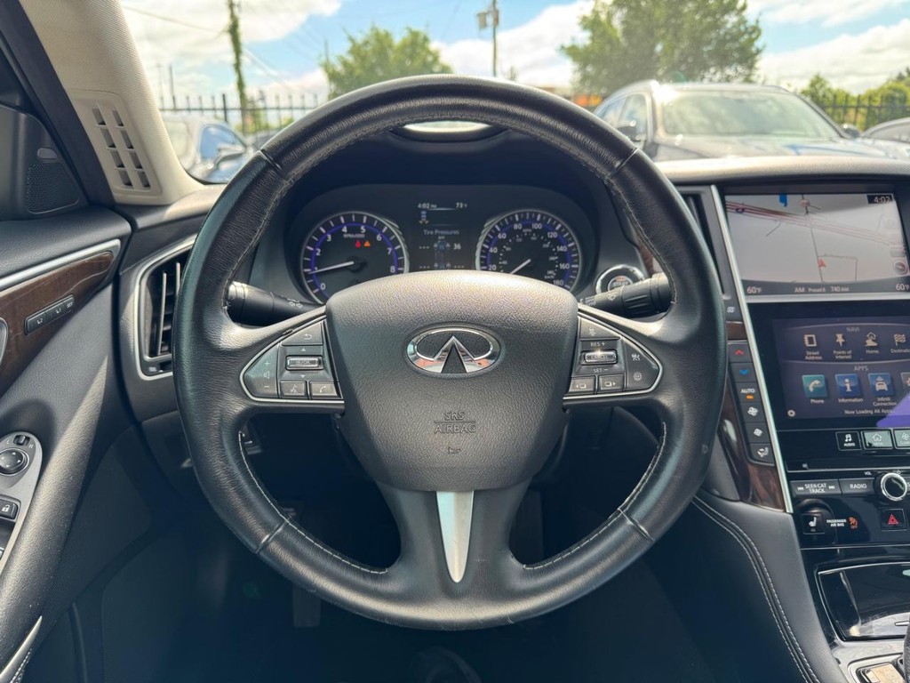 INFINITI Q50 Vehicle Full-screen Gallery Image 20