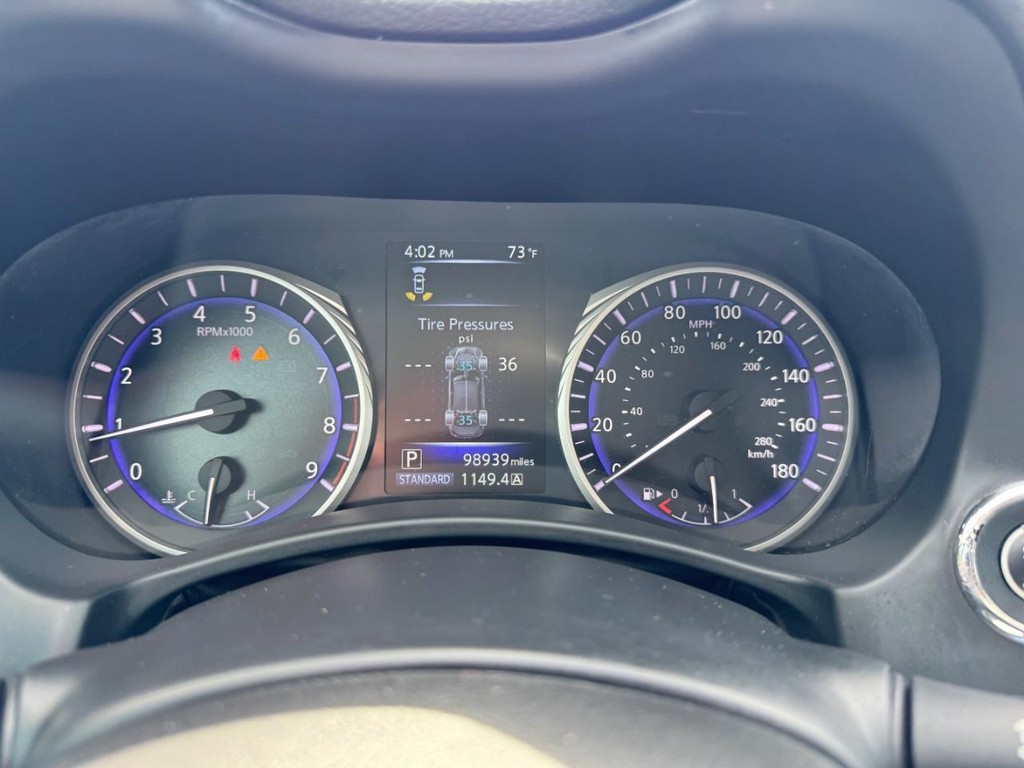 INFINITI Q50 Vehicle Full-screen Gallery Image 21
