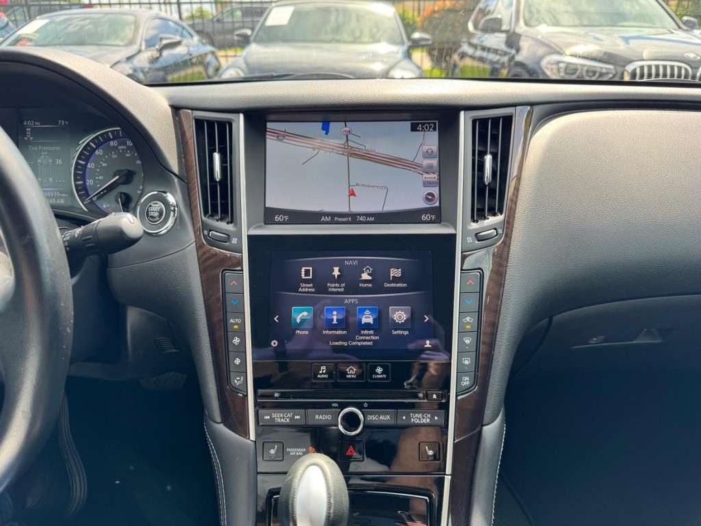 INFINITI Q50 Vehicle Full-screen Gallery Image 22
