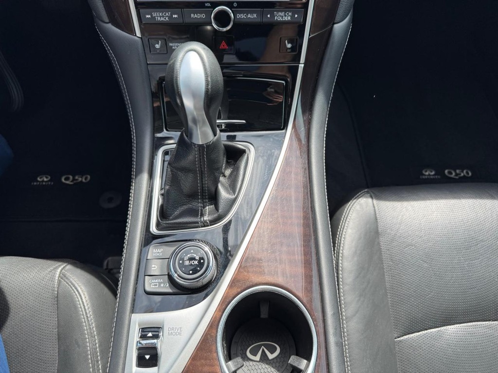 INFINITI Q50 Vehicle Full-screen Gallery Image 23