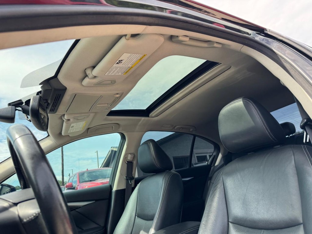 INFINITI Q50 Vehicle Full-screen Gallery Image 27
