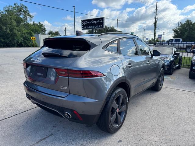 Jaguar E-Pace Vehicle Full-screen Gallery Image 06