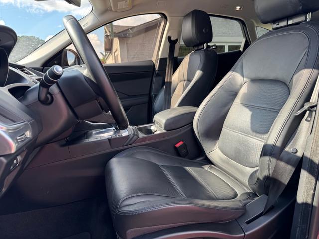 Jaguar E-Pace Vehicle Full-screen Gallery Image 11
