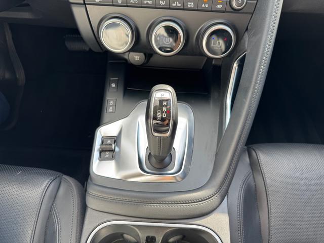 Jaguar E-Pace Vehicle Full-screen Gallery Image 23