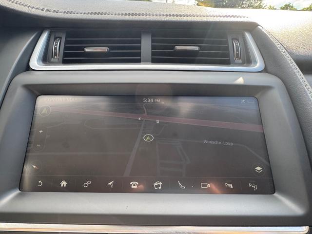 Jaguar E-Pace Vehicle Full-screen Gallery Image 25