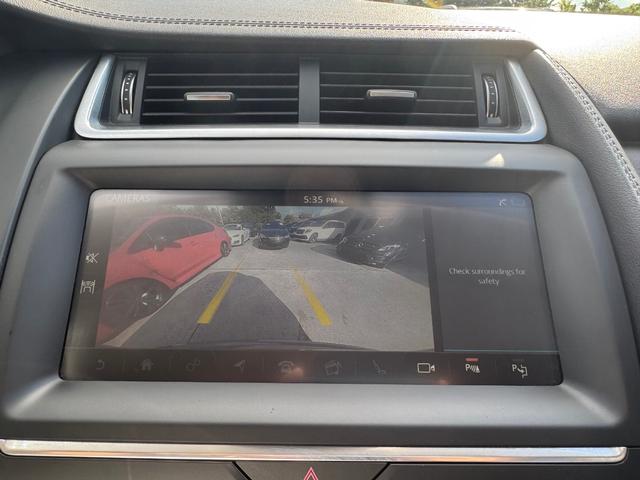 Jaguar E-Pace Vehicle Full-screen Gallery Image 26