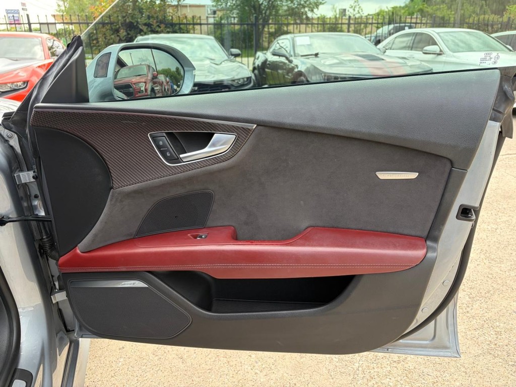 Audi S7 Vehicle Full-screen Gallery Image 15