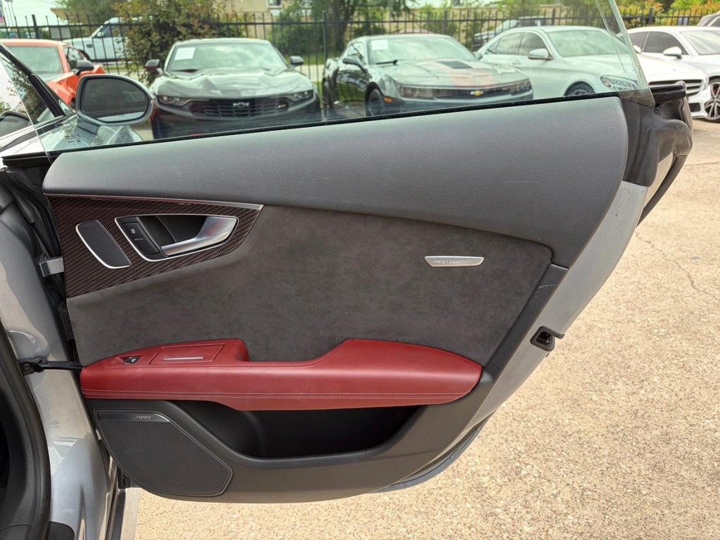 Audi S7 Vehicle Full-screen Gallery Image 17