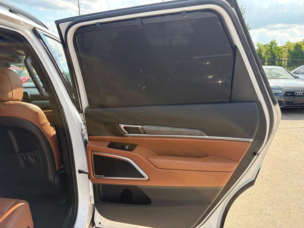Kia Telluride Vehicle Full-screen Gallery Image 16