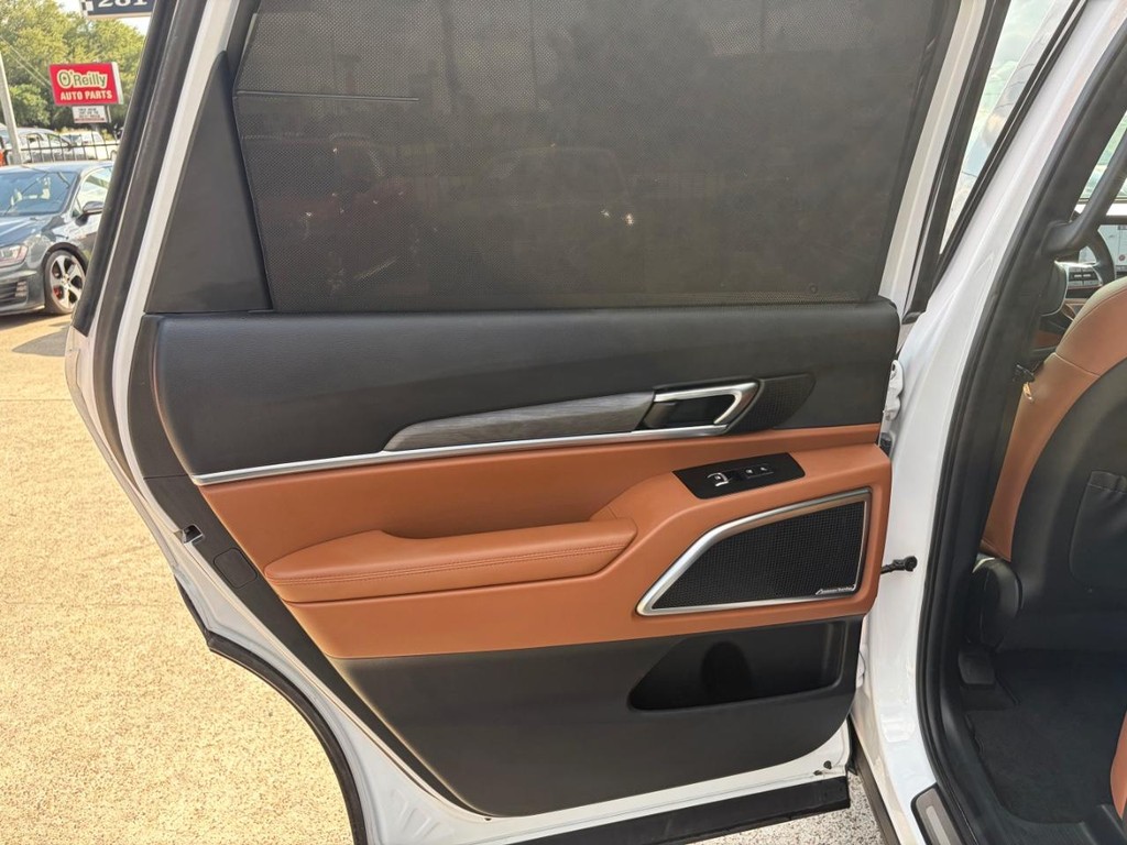 Kia Telluride Vehicle Full-screen Gallery Image 18