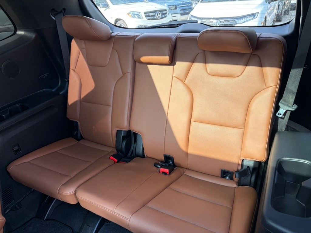 Kia Telluride Vehicle Full-screen Gallery Image 19