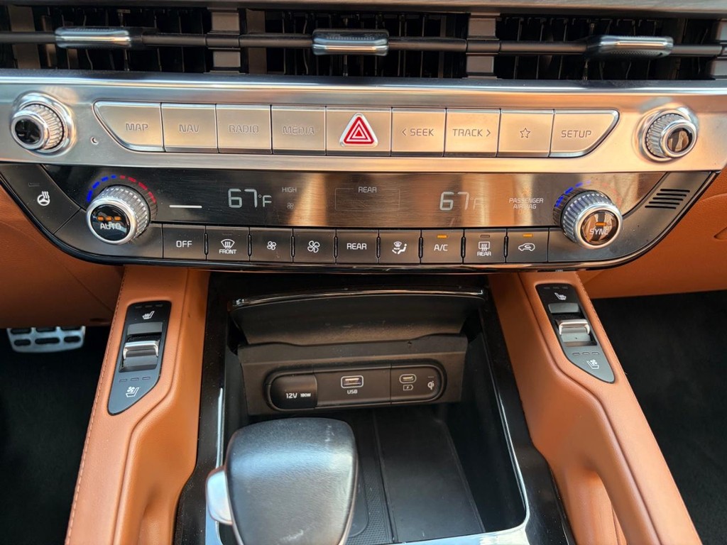 Kia Telluride Vehicle Full-screen Gallery Image 24