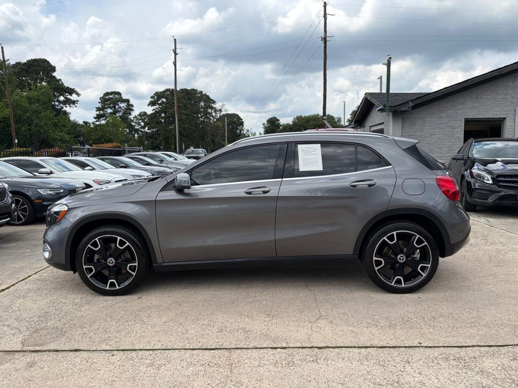 Mercedes-Benz GLA 250 Vehicle Full-screen Gallery Image 09