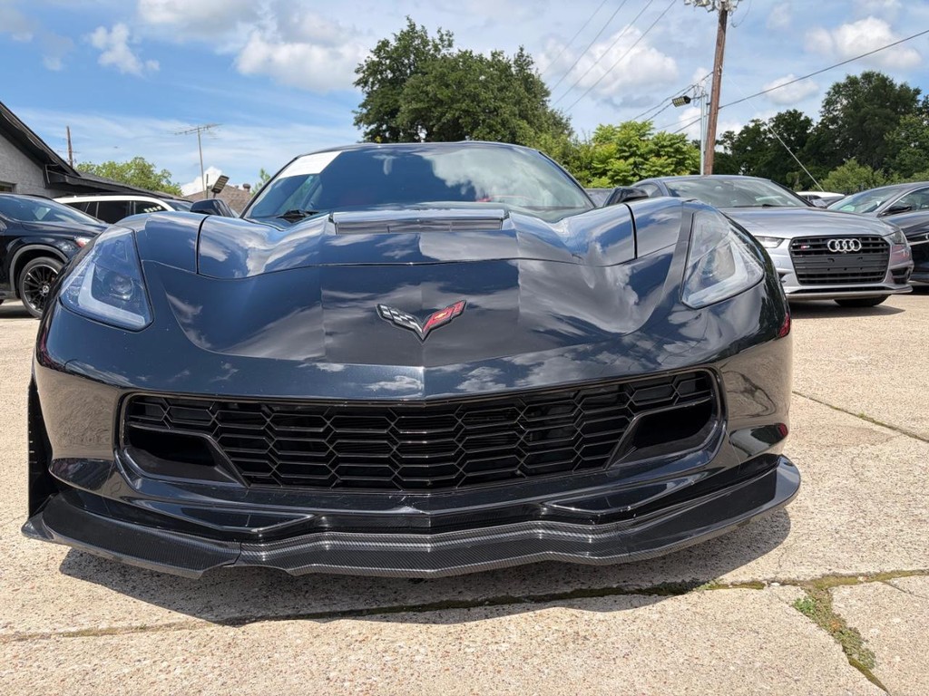 Chevrolet Corvette Stingray Vehicle Full-screen Gallery Image 02