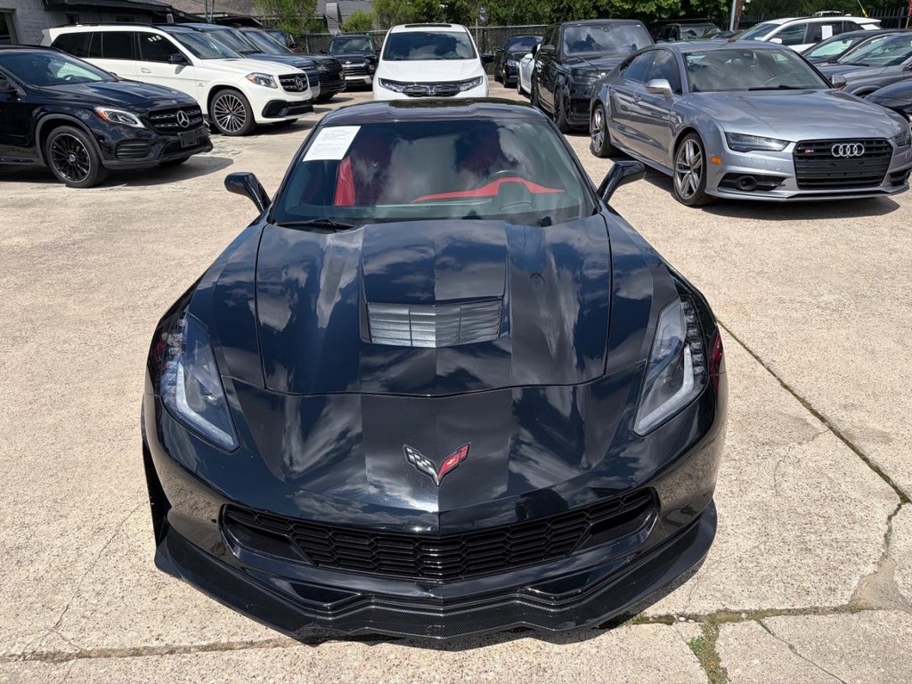 Chevrolet Corvette Stingray Vehicle Full-screen Gallery Image 03