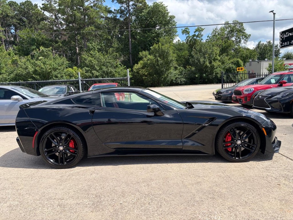 Chevrolet Corvette Stingray Vehicle Full-screen Gallery Image 05